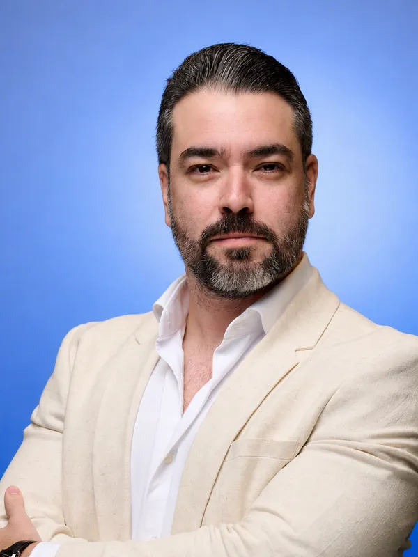 Dr. André Moreno